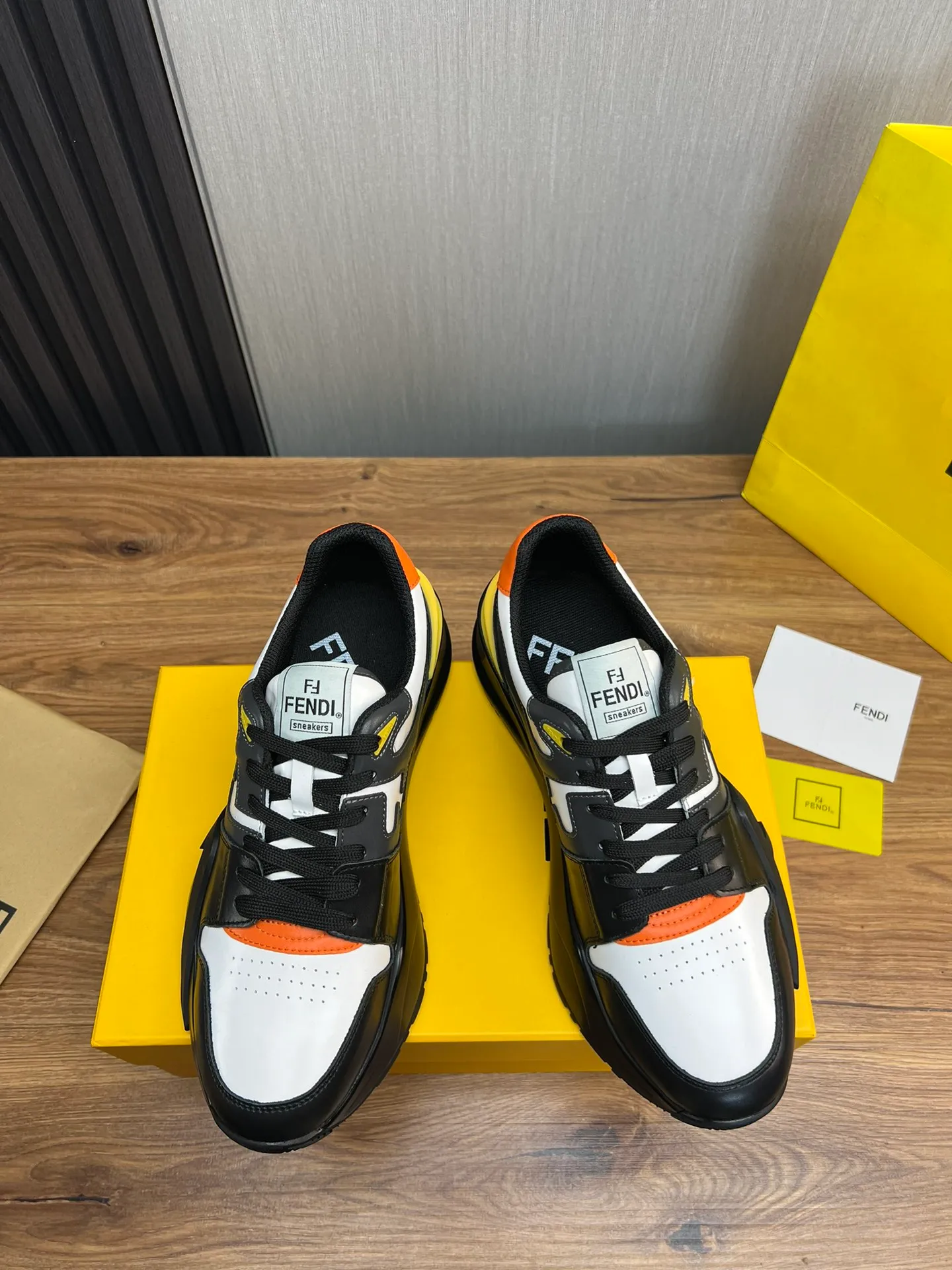 Men's shoes 💰520💰 Fendi [Fendi] hot style is on the market 🔥Fashionable casual men's shoes 🔱 Made of original cowhide + breathable mesh lining + sheepskin feet, perfect shape, top quality, you deserve it 🔜Original outsole, ultra-light, non-slip and wear-resistant 👣 Standard size 38-44 (customized in 45)